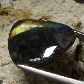 Espectrolita multicolorido natural 19,11ct, forma extravagante, opaco