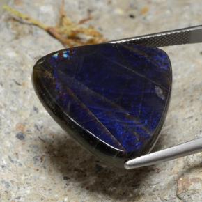 Espectrolita multicolorido natural 23,11ct, trillion, opaco