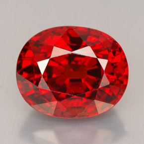 Granada espessartita vermelho natural 7,68ct, corte oval, VVS-VS