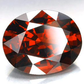 Granada espessartita Vermelho Natural 9.53ct, Corte Oval, VVS-VS