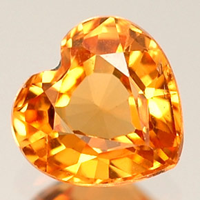Granada espessartita laranja natural 0,68ct, formato de coração, VVS