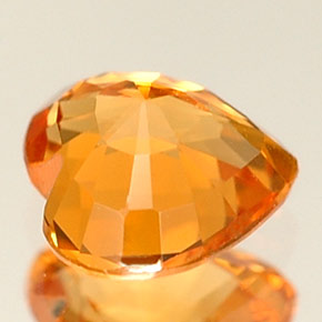 Granada espessartita laranja natural 0,68ct, formato de coração, VVS