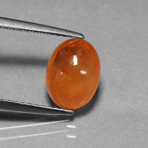 Granada espessartita laranja natural 3,15ct, corte oval, translúcido