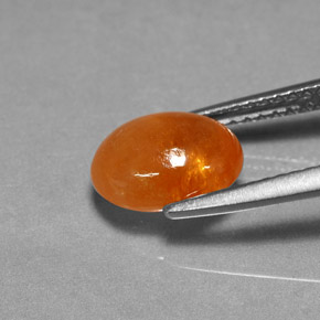 Granada espessartita laranja natural 3,15ct, corte oval, translúcido
