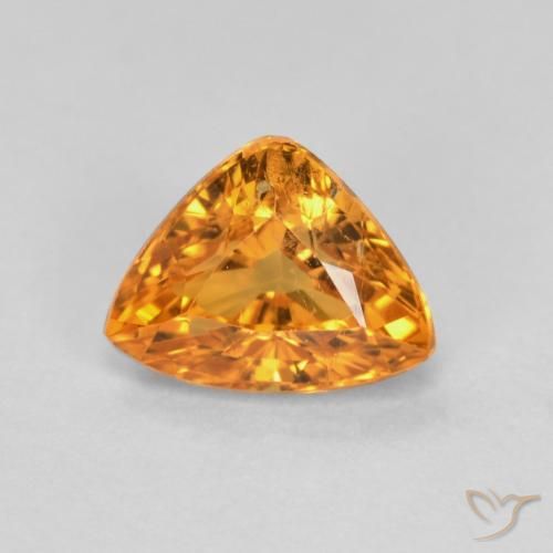 Granada de Spessartita laranja de 0,83 quilates, corte de trilhões de 6,2 x 4,8 mm de Moçambique, Photo A