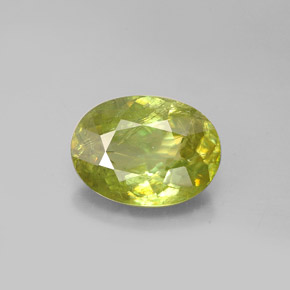 Esfena verde natural 2,98ct, corte oval, SI