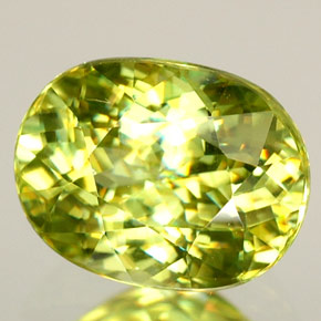 Esfena Verde amarelado Natural 2.12ct, Corte Oval, VS