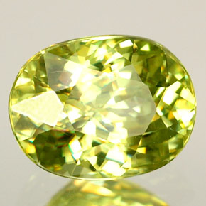 Esfena Verde amarelado Natural 2.12ct, Corte Oval, VS