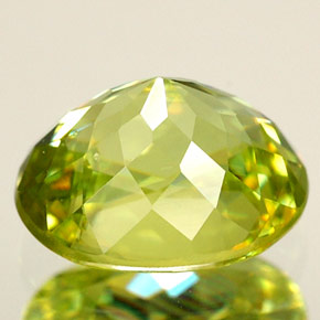 Esfena Verde amarelado Natural 2.12ct, Corte Oval, VS