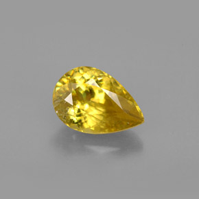 Esfena amarelo natural 1,53ct, formato de pêra, VS