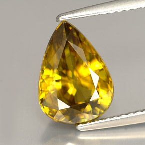 Esfena amarelo natural 3,46ct, formato de pêra, VVS