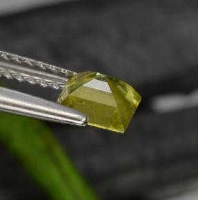 Esfena amarelo natural 0,76ct, quadrado, VS-SI