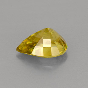 Esfena Dourado Esverdeado Natural 1.38ct, Formato de pêra, VS
