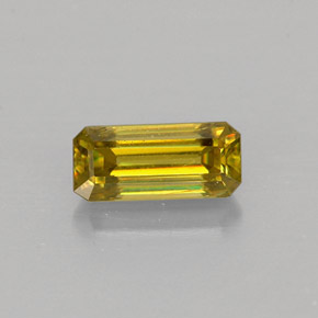 Esfena Dourado Esverdeado Natural 0.76ct, Corte Esmeralda, VVS-VS