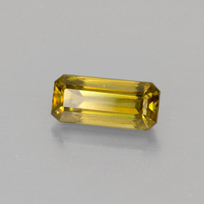 Esfena Dourado Esverdeado Natural 0.76ct, Corte Esmeralda, VVS-VS
