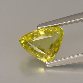Esfena amarelo natural 0,93ct, trillion, VVS-VS