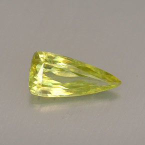 Esfena verde natural 0,74ct, trillion, VS