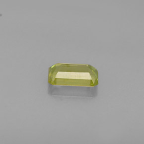 Esfena verde natural 0,45ct, corte esmeralda, VS