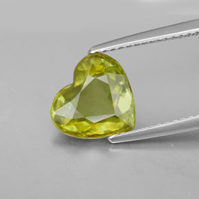 Esfena verde natural 2,43ct, formato de coração, VS
