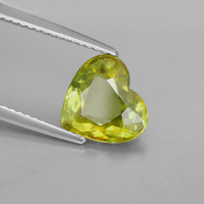 Esfena verde natural 2,43ct, formato de coração, VS