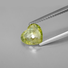Esfena verde natural 1,44ct, formato de coração, VS