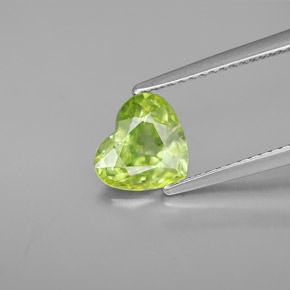 Esfena Verde amarelado Natural 1.54ct, Formato de coração, VS