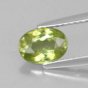 Esfena verde natural 0,96ct, corte oval, VS