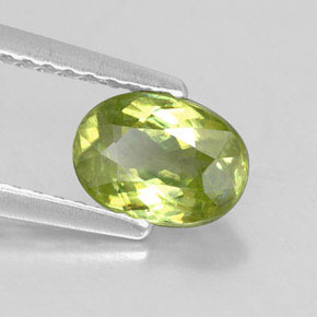 Esfena verde natural 0,96ct, corte oval, VS