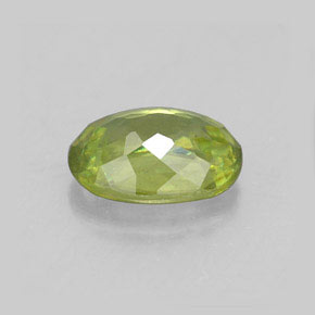 Esfena verde natural 0,96ct, corte oval, VS