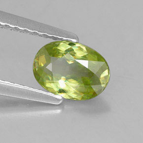 Esfena verde natural 0,76ct, corte oval, VS