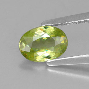 Esfena verde natural 0,76ct, corte oval, VS