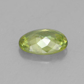 Esfena verde natural 0,76ct, corte oval, VS