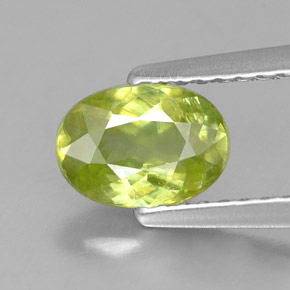 Esfena verde natural 0,88ct, corte oval, VS