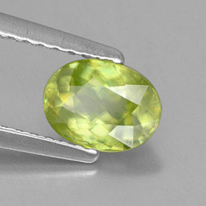 Esfena verde natural 0,81ct, corte oval, VS
