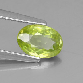 Esfena Verde Dourado Natural 0.64ct, Corte Oval, VS