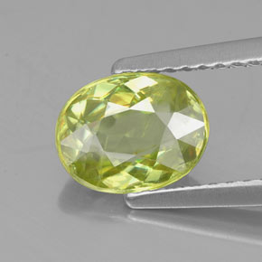 Esfena verde natural 1,52ct, corte oval, VS