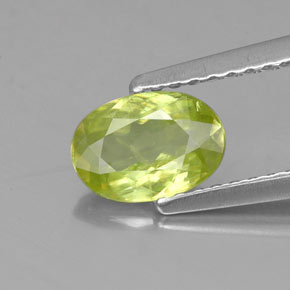 Esfena verde natural 0,80ct, corte oval, VS-SI