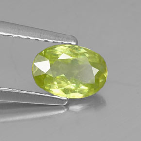 Esfena verde natural 0,80ct, corte oval, VS-SI