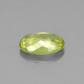 Esfena verde natural 0,80ct, corte oval, VS-SI