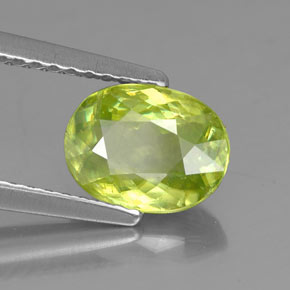 Esfena verde natural 1,54ct, corte oval, VS-SI