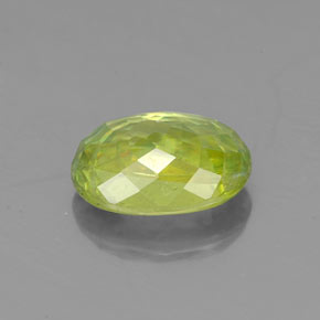 Esfena verde natural 1,54ct, corte oval, VS-SI