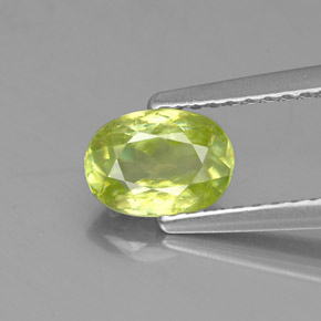 Esfena verde natural 0,84ct, corte oval, VS