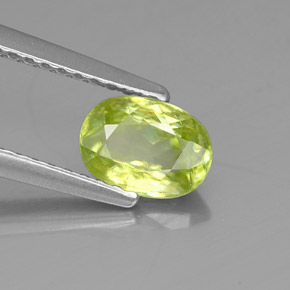 Esfena verde natural 0,84ct, corte oval, VS