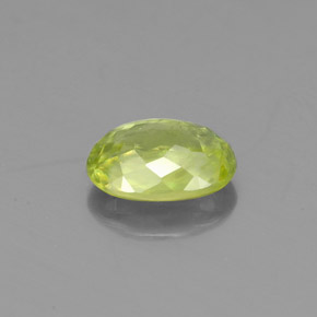 Esfena verde natural 0,84ct, corte oval, VS