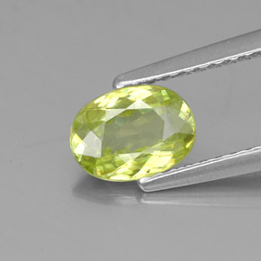 Esfena verde natural 0,81ct, corte oval, VS