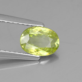 Esfena verde natural 0,81ct, corte oval, VS