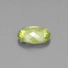 Esfena verde natural 0,81ct, corte oval, VS