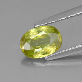 Esfena verde natural 0,85ct, corte oval, VS