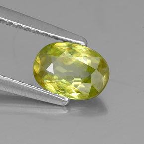 Esfena verde natural 0,85ct, corte oval, VS