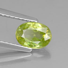 Esfena Verde Dourado Natural 0.85ct, Corte Oval, VS